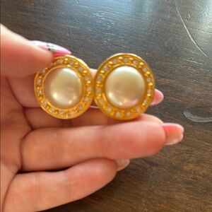 Vintage Liz Claiborne round faux pearl Gold tone earrings with faux diamonds